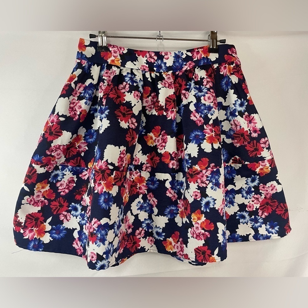 Express floral tapestry skirt. Very structured and full! So cute! Size 4.